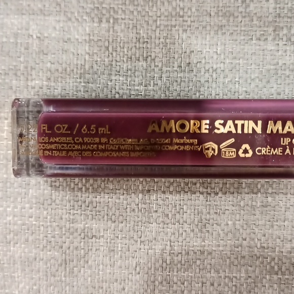 Milani Amore Matte Satin Lip Creme Gloss Lipstick Femme Fatale - Picture 4 of 6